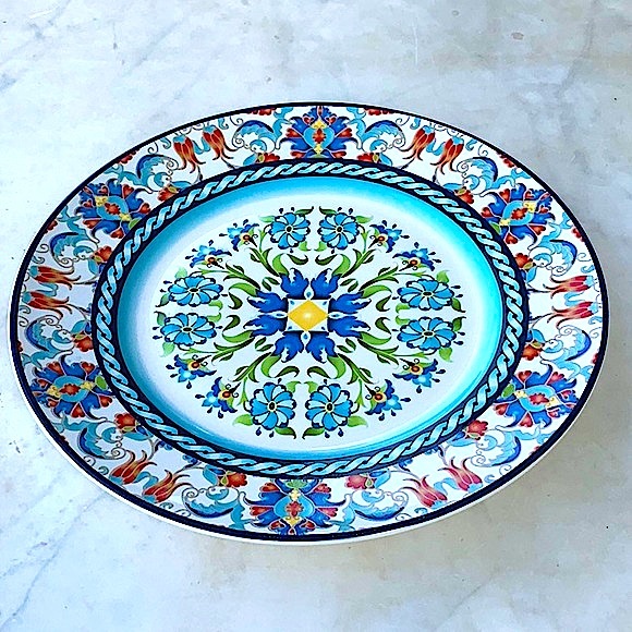 222 FIFTH TUNISIA DINNER PLATE FLORAL RED GREEN BLUE 10 IN NEW PORCELAIN - Picture 4 of 5